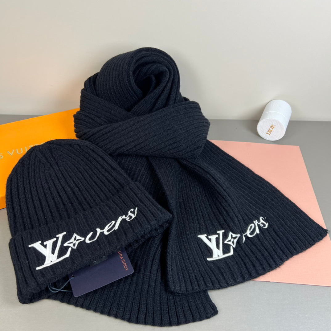 Set of Beanie and Scarf