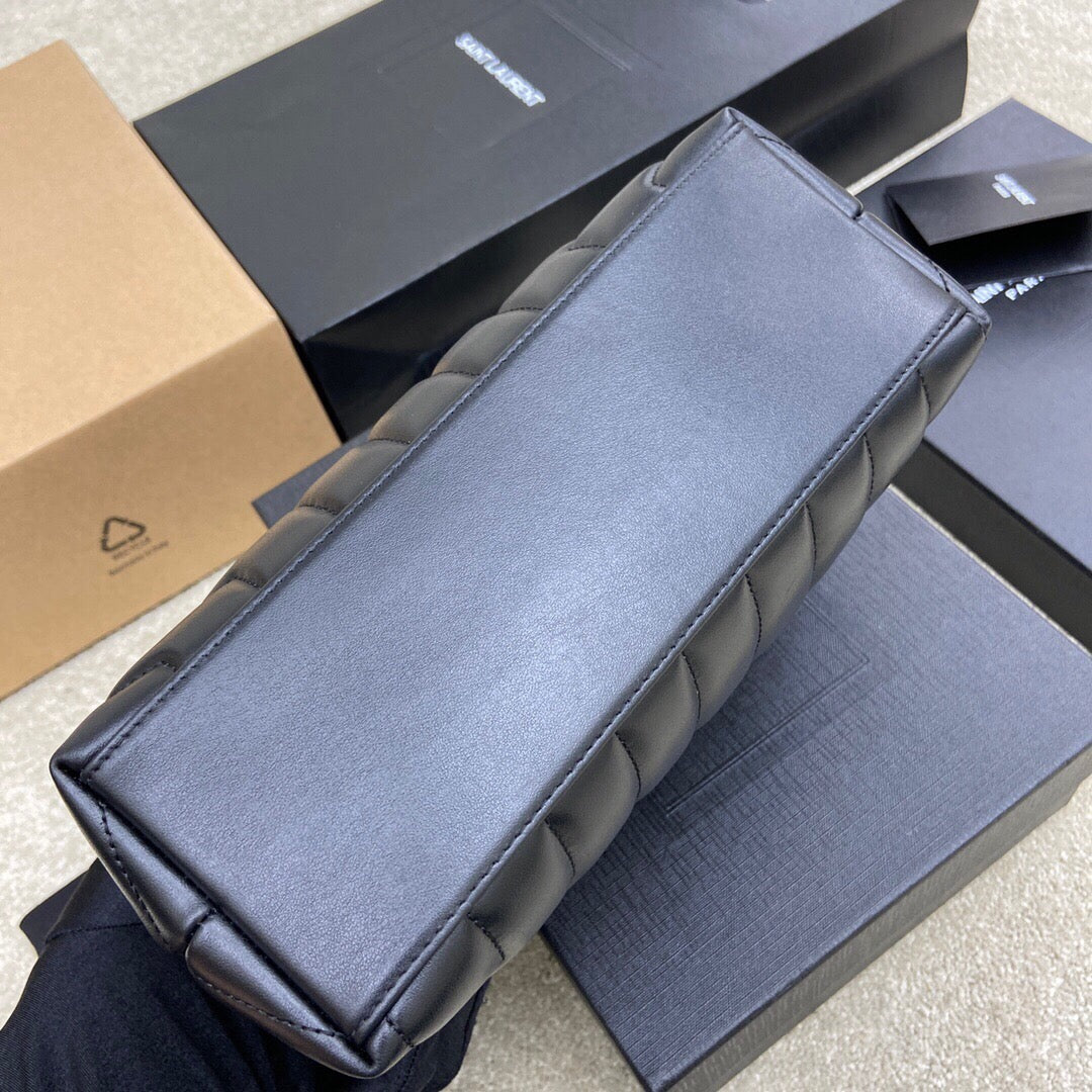 Luxe Quilted Leather Shoulder Bag 688019167