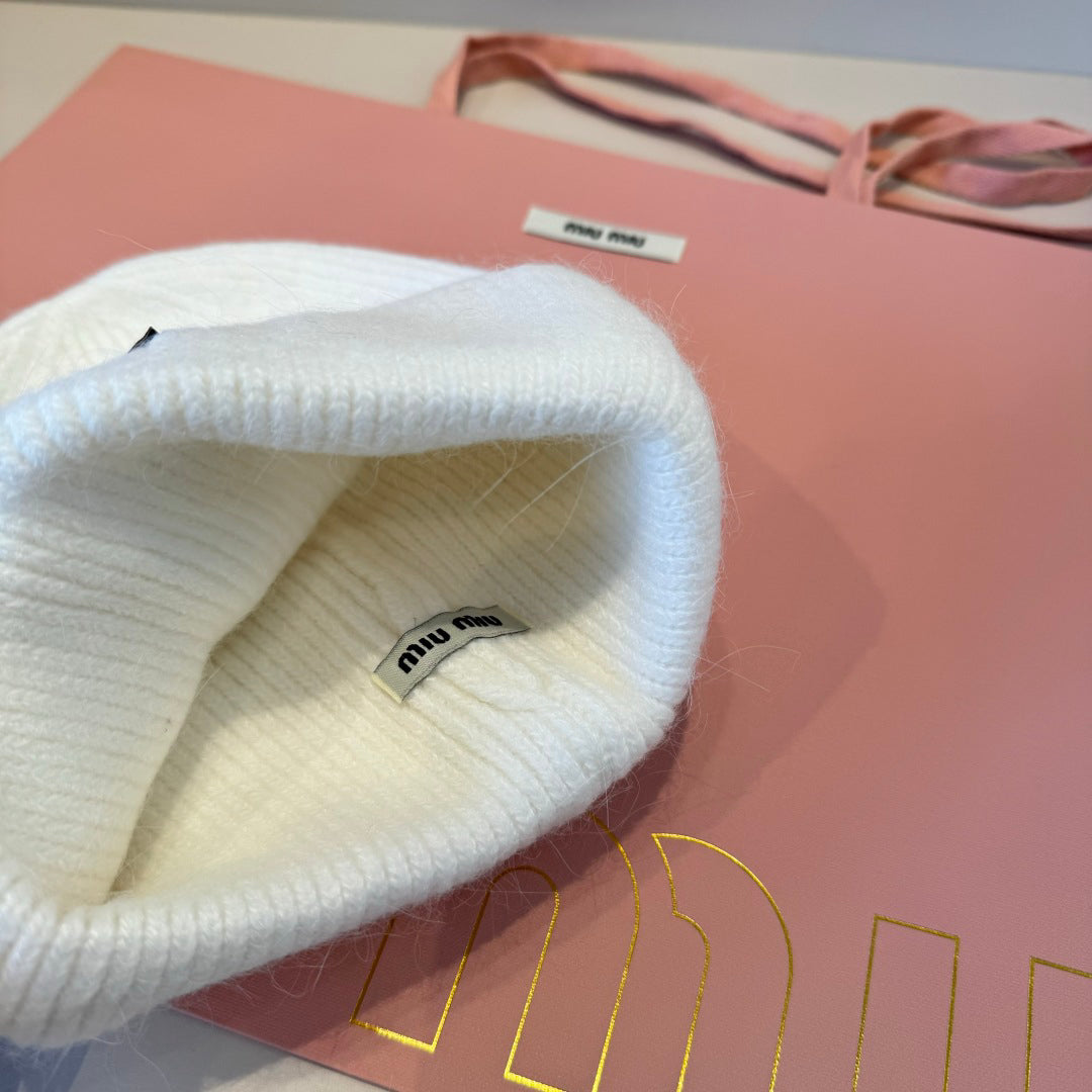 mm Knit Beanie in white