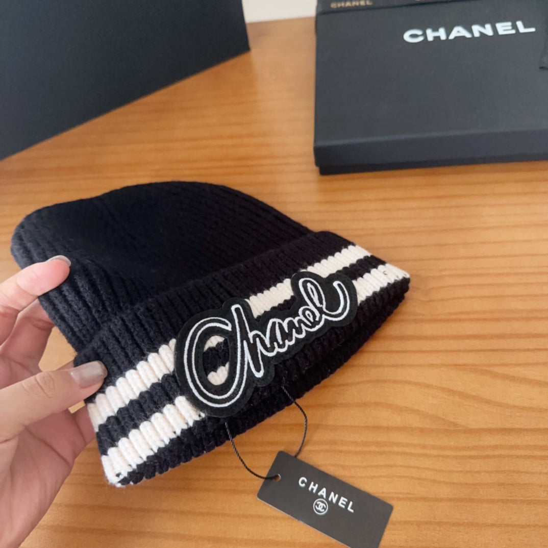 C/C Knit Beanie in black