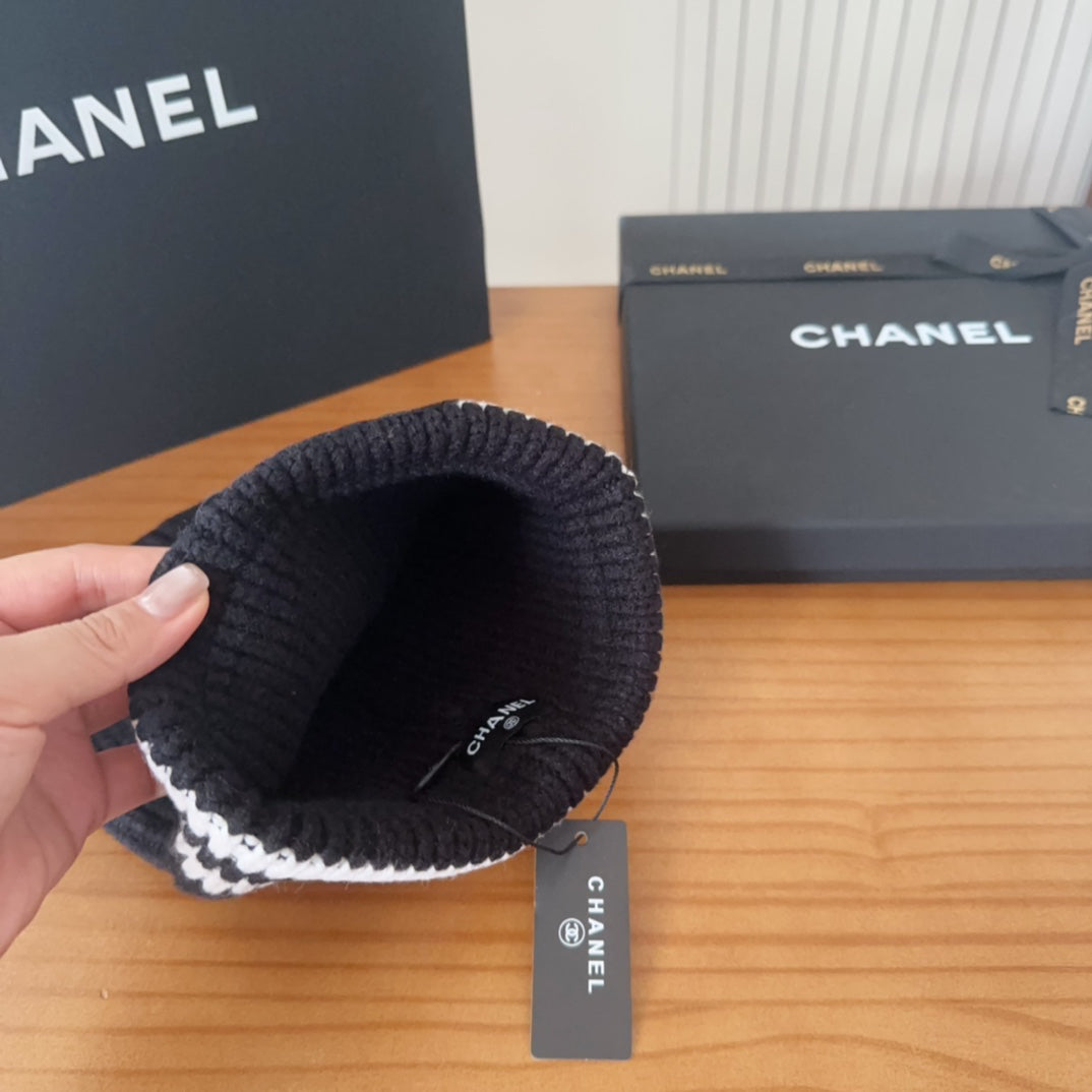 C/C Knit Beanie in black