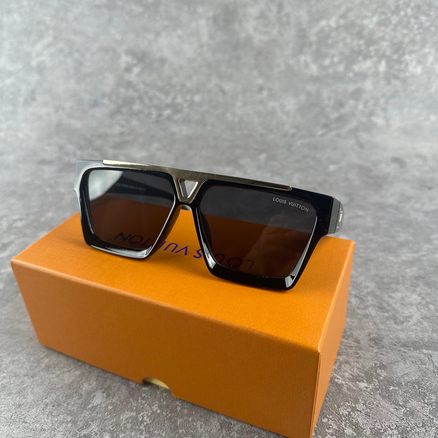 L/V Evidence Sunglasses Black And Gold