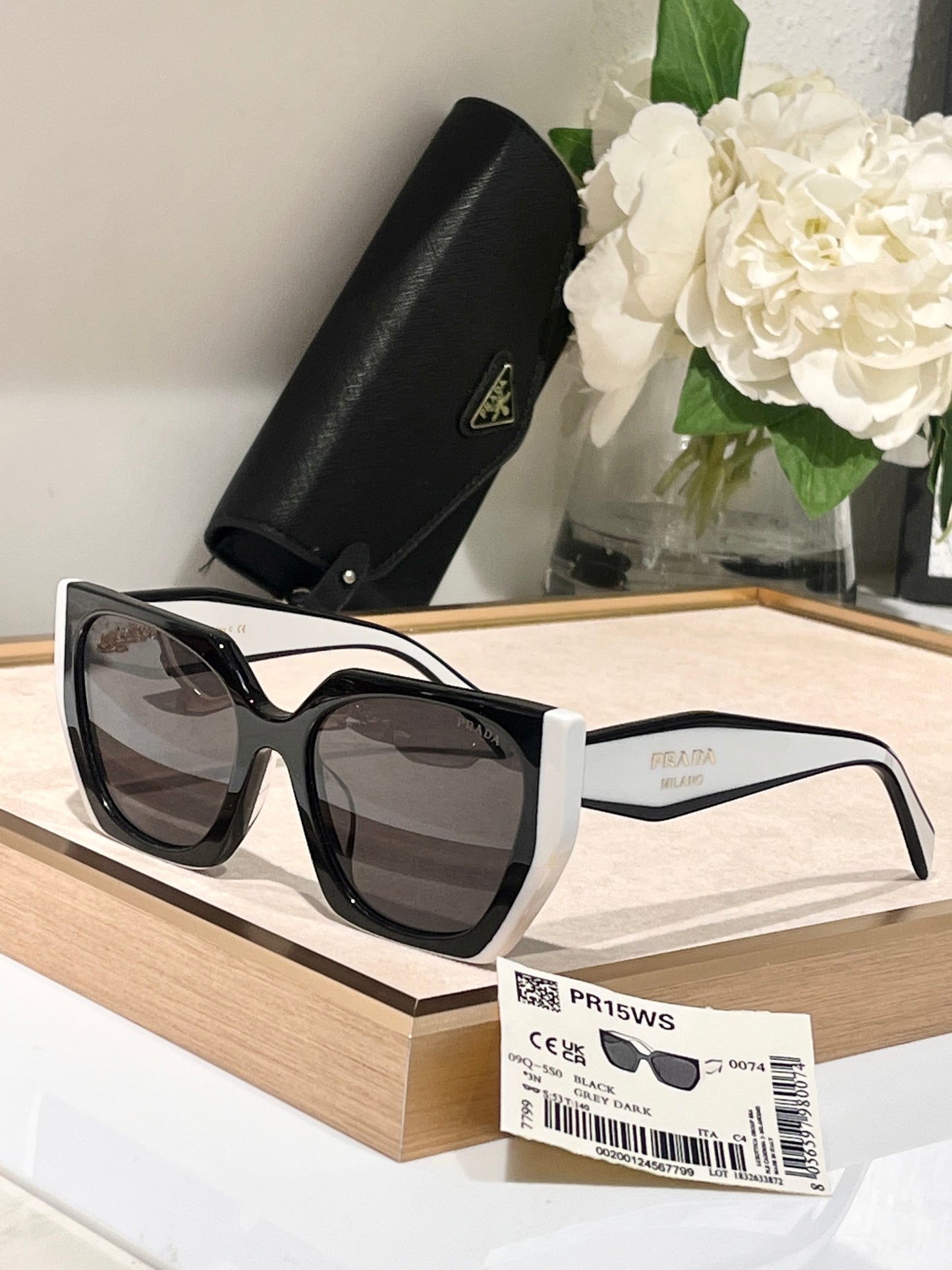 Women's Oversized Square Sunglasses with Contrast Frame