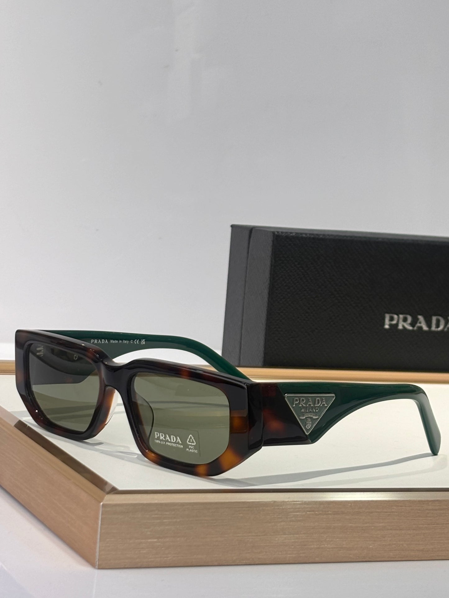 Square Frame Polarized Sunglasses for Men and Women, Tortoise & Green