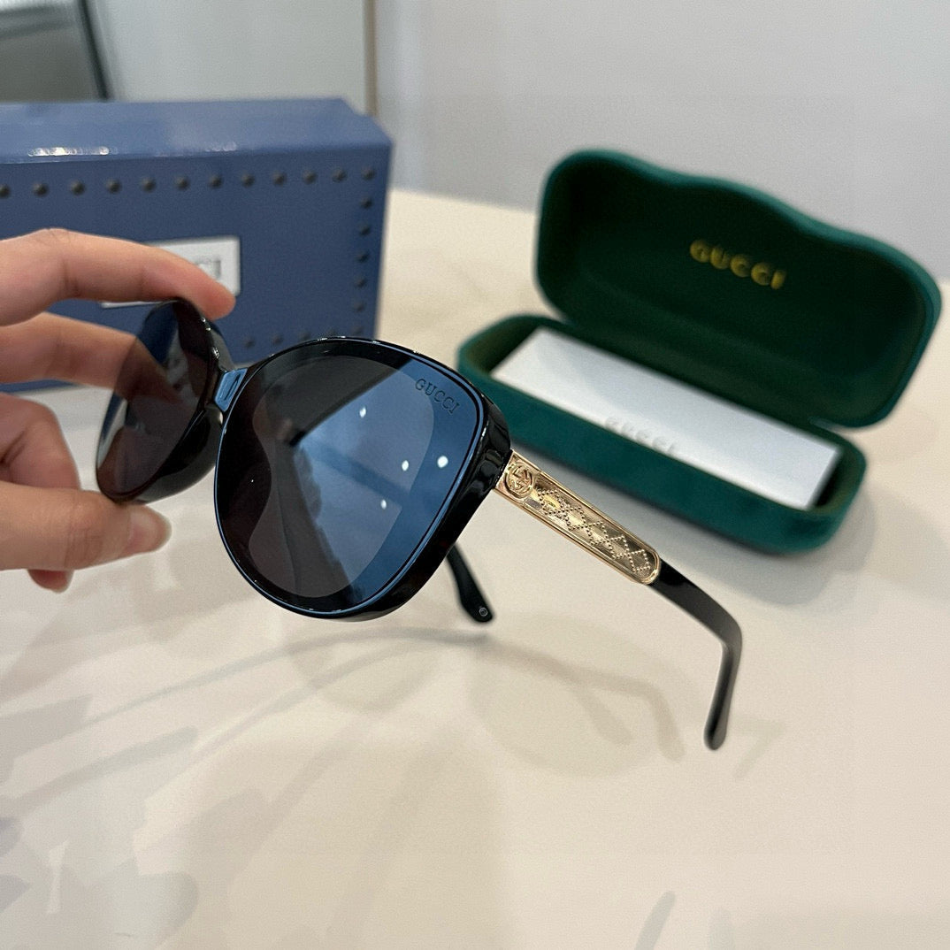 Elegante schwarze Cat-Eye-Sonnenbrille mit GG-Muster