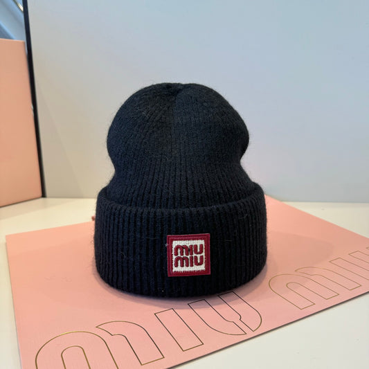 mm Knit Beanie in black