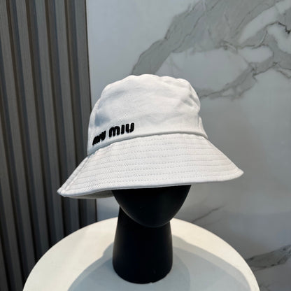 mm Bucket Hat in Black & White
