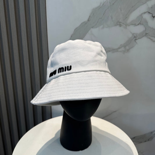 mm Bucket Hat in Black & White
