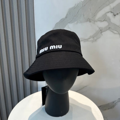 mm Bucket Hat in Black & White