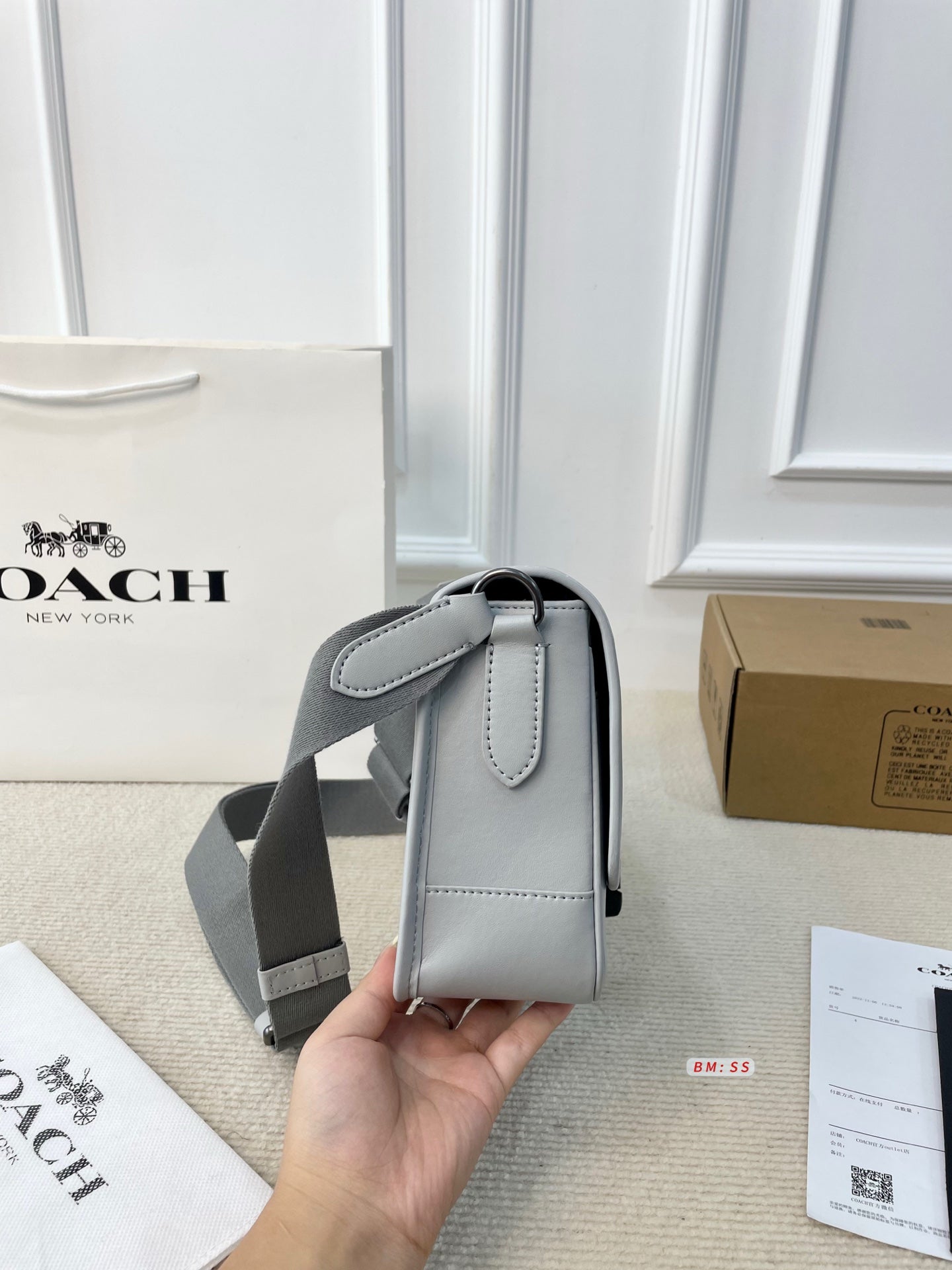 Utility Leather Messenger Bag – Black & Light Gray