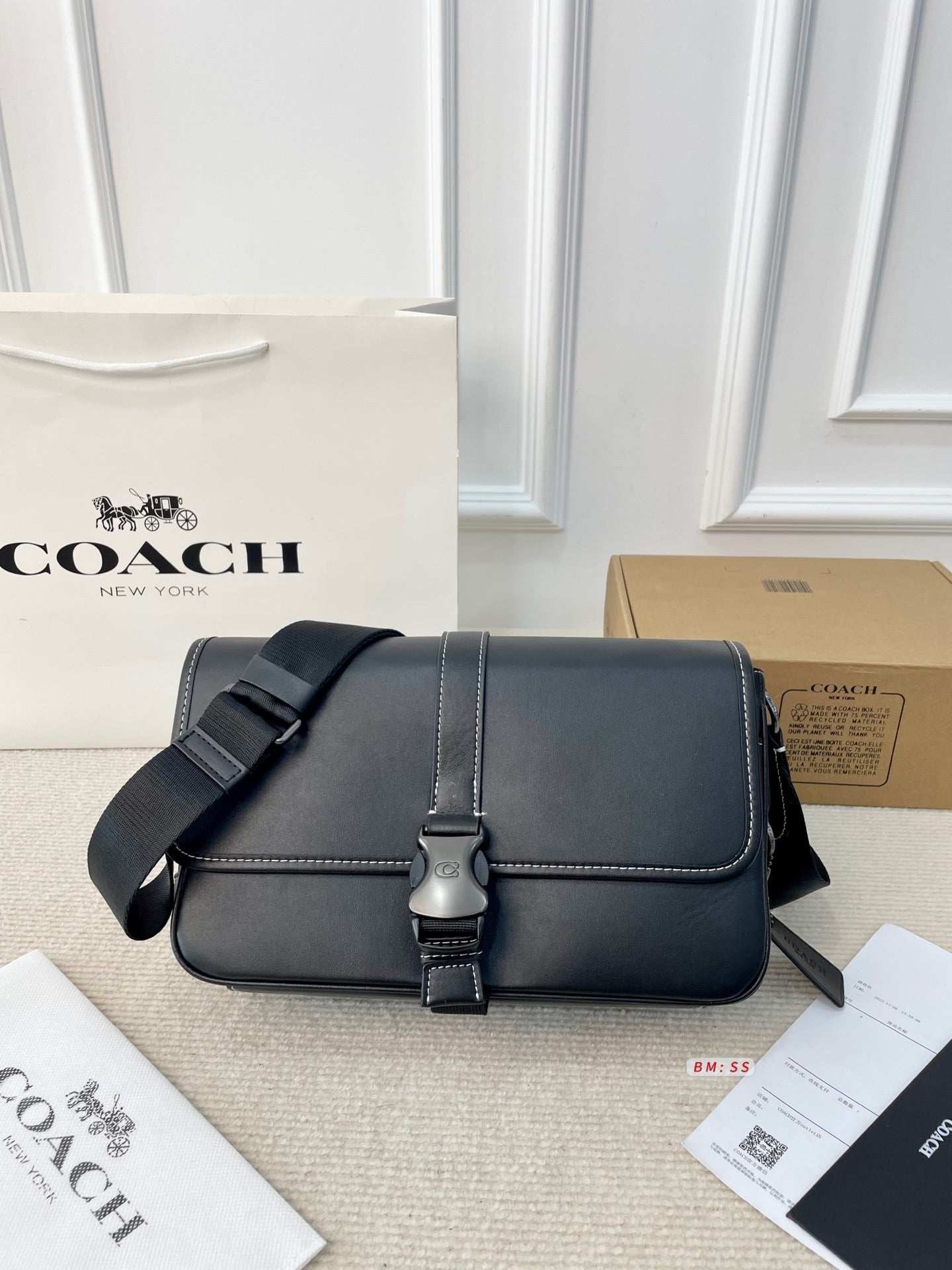 Utility Leather Messenger Bag – Black & Light Gray