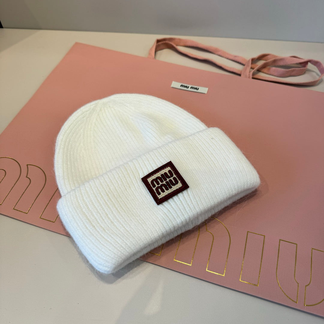 mm Knit Beanie in white