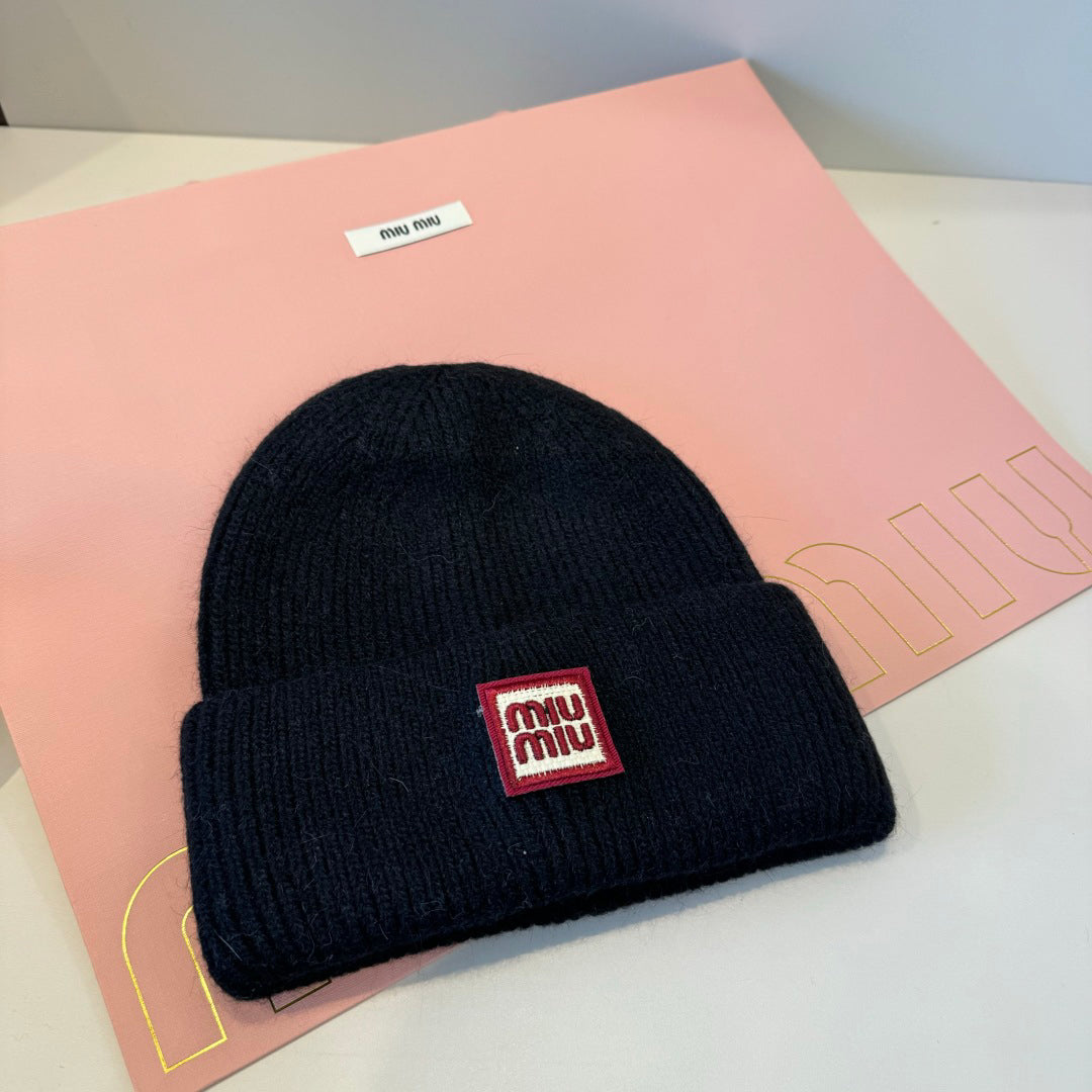 mm Knit Beanie in black