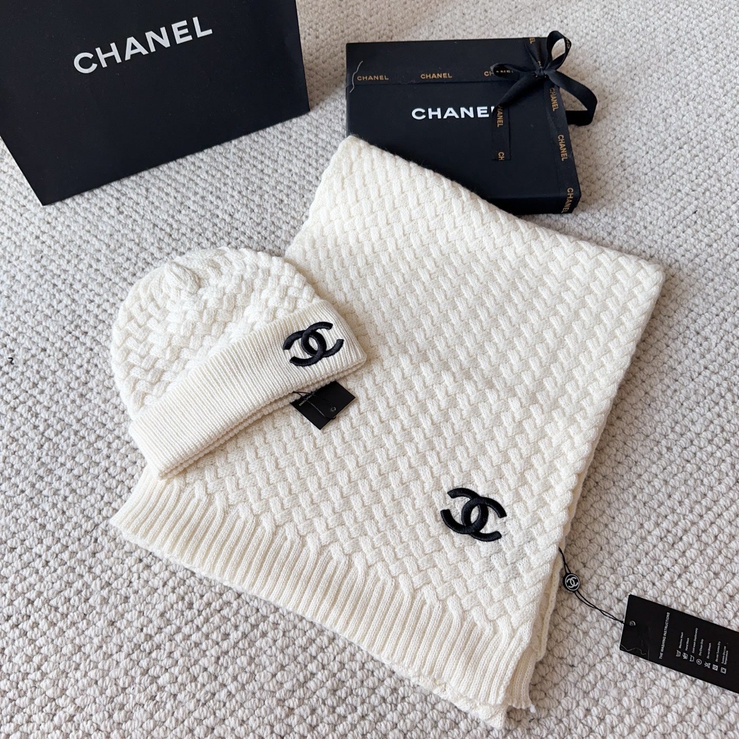CC Set of Beanie and Scarf