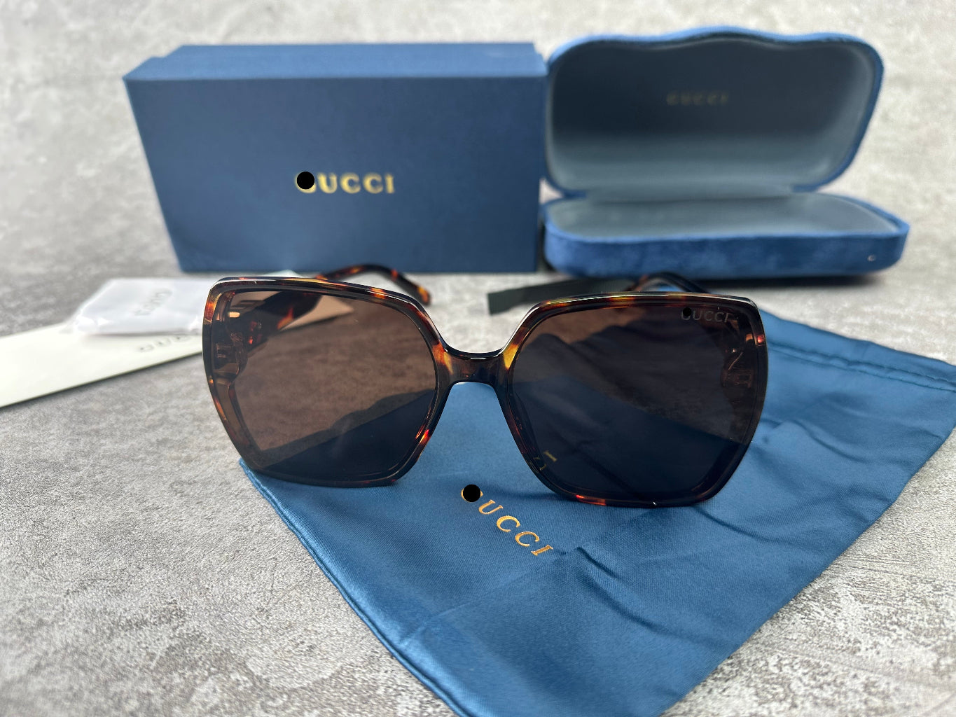 G/G Women’s Sunglasses
