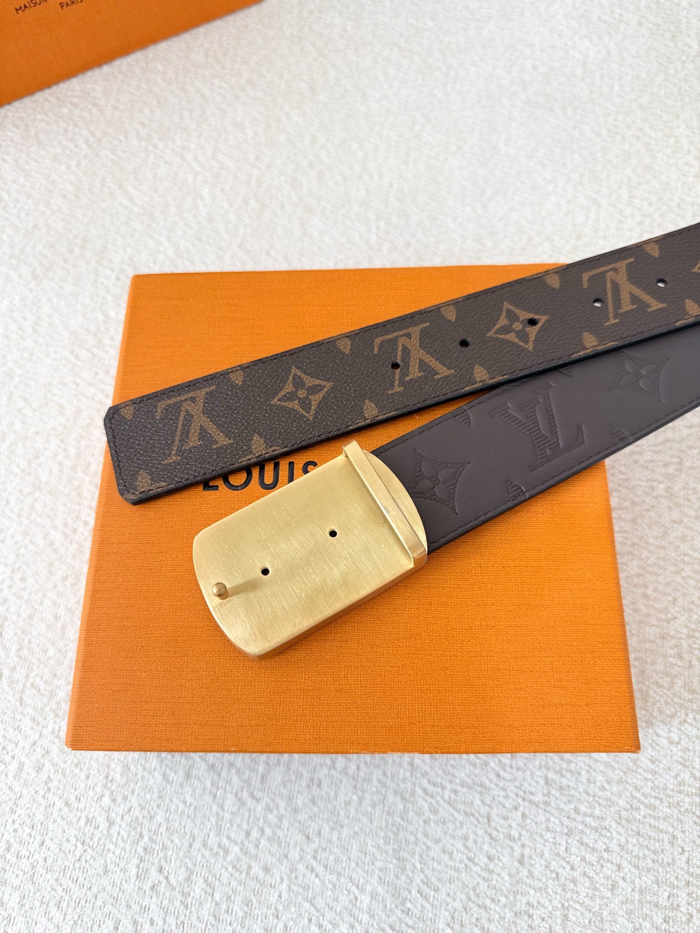 A premium brown patterned leather belt with a gold-tone stainless steel buckle, 3.8cm width.