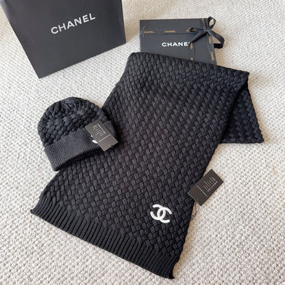 CC Set of Beanie and Scarf