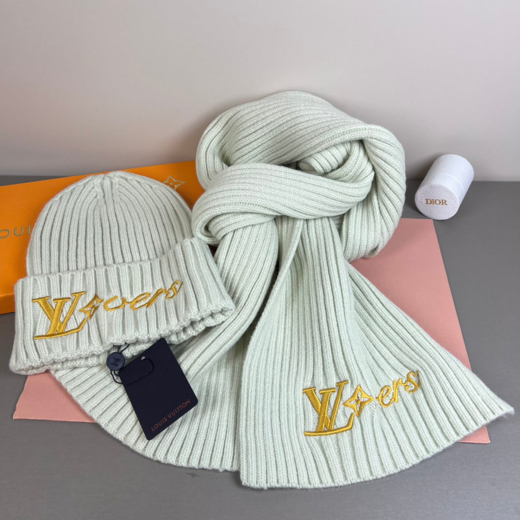 Set of Beanie and Scarf