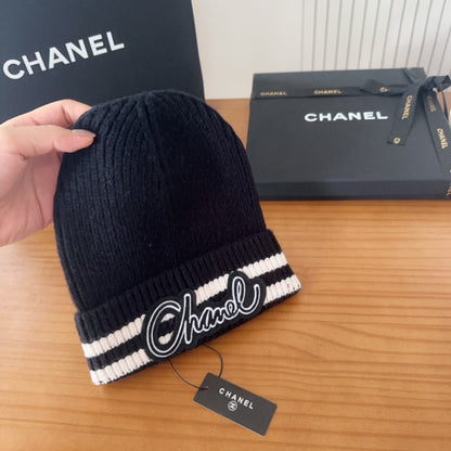 C/C Knit Beanie in black