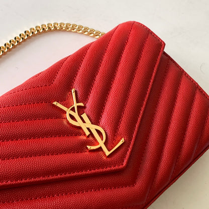 Shoulder Bag in Red