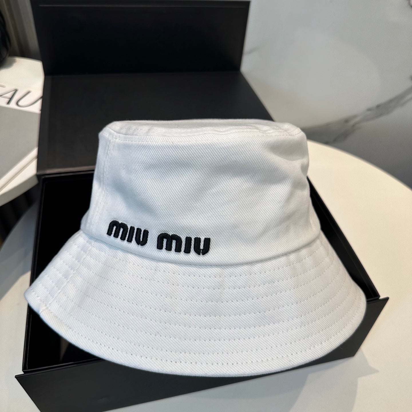 mm Bucket Hat in Black & White