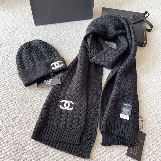 CC Set of Beanie and Scarf