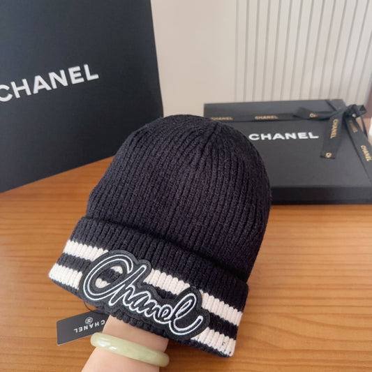 C/C Knit Beanie in black