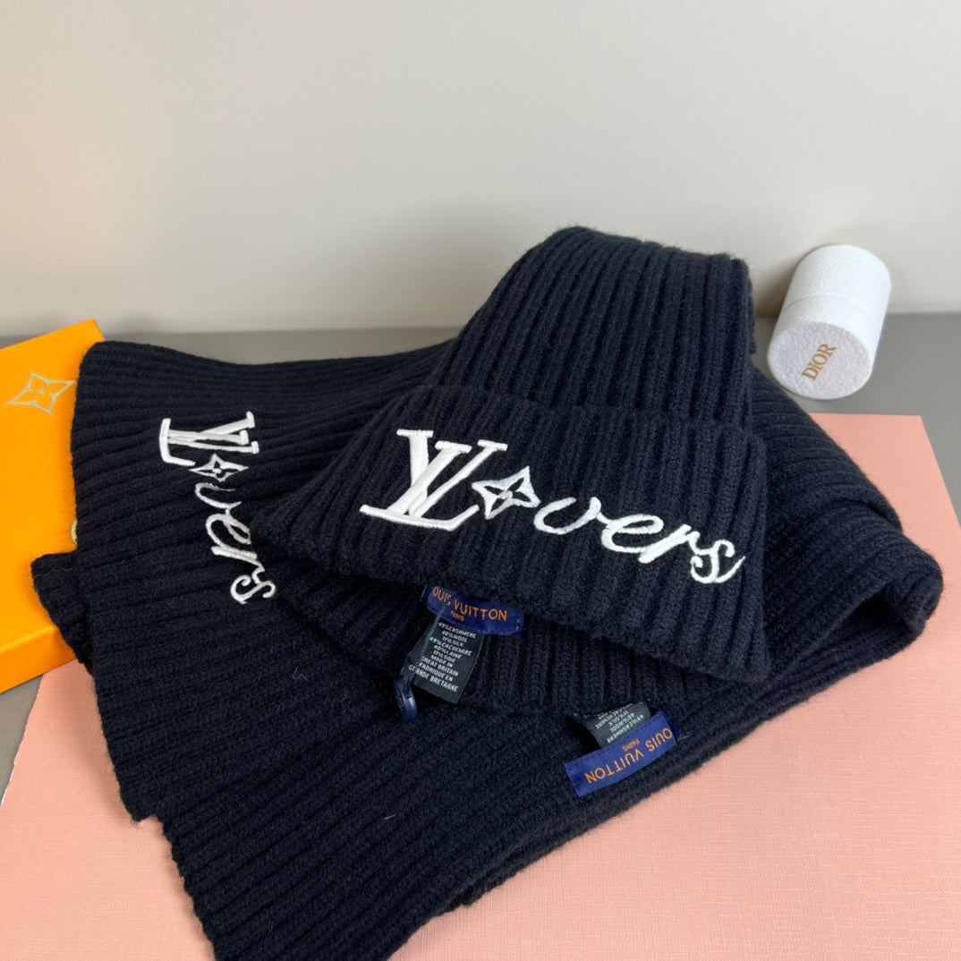 Set of Beanie and Scarf