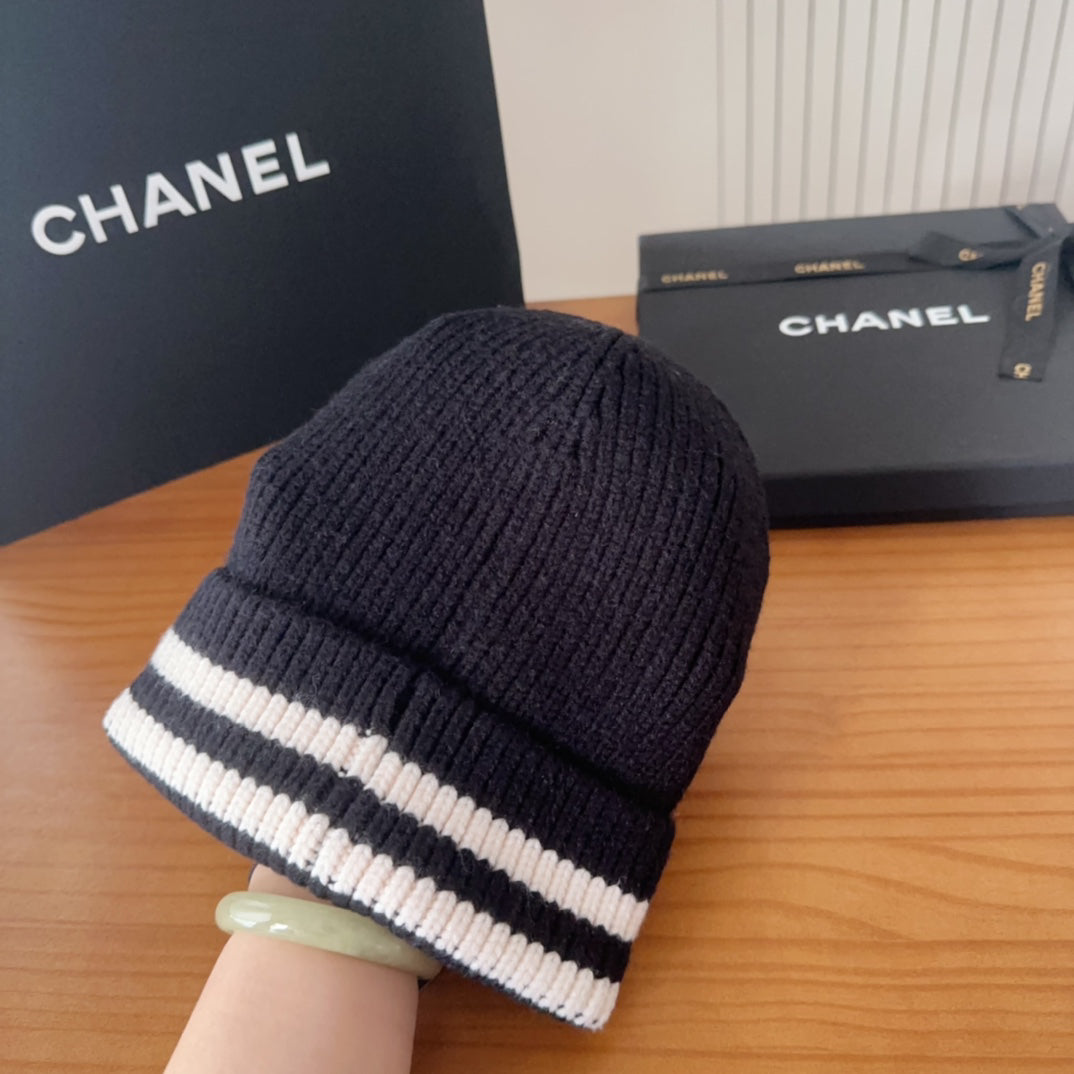 C/C Knit Beanie in black