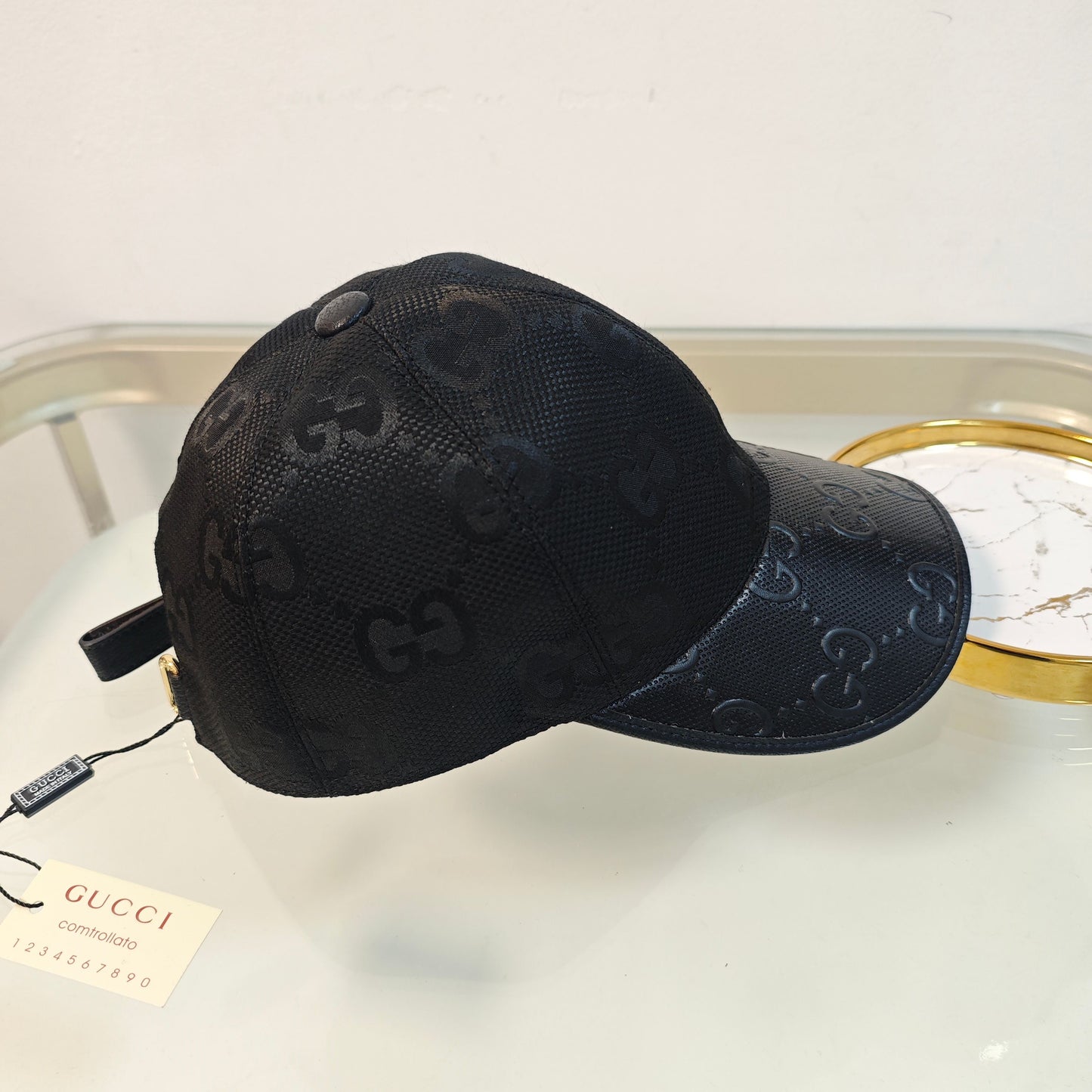 Sleek Black Baseball Cap with Textured Detailing