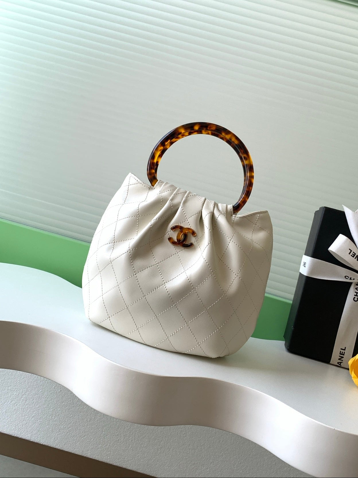 CC 26C Lambskin Bag Tortoiseshell Handle Edition