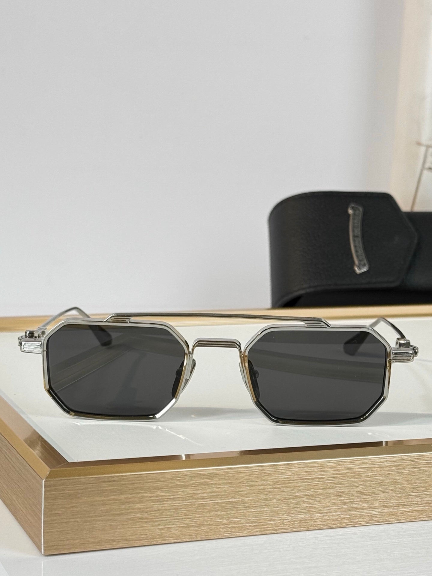Geometric Metal Frame Sunglasses