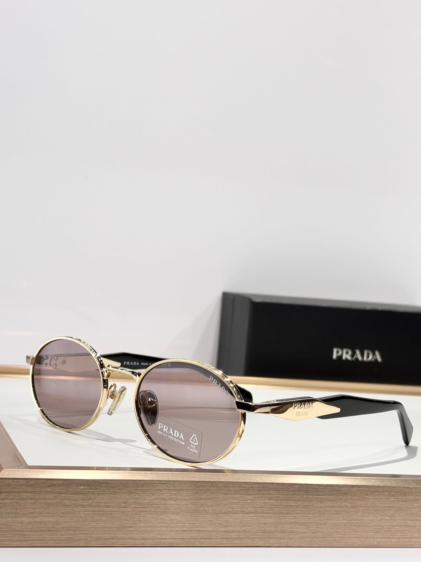 Round Metal Sunglasses with Gold Frame and Dark Lenses