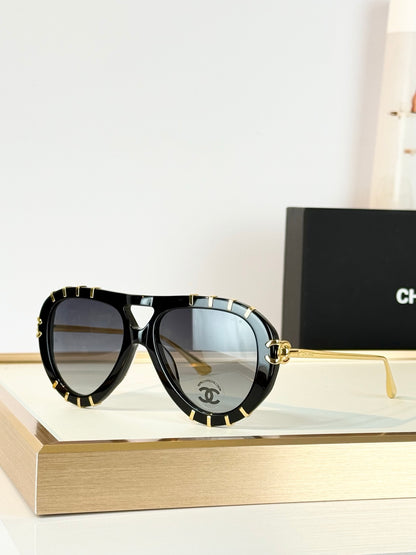 Oversized Pilot Sunglasses with Gold-Tone Accent Details