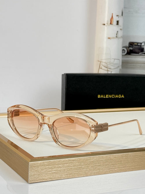 Retro Cat-Eye Sunglasses with Transparent Frame