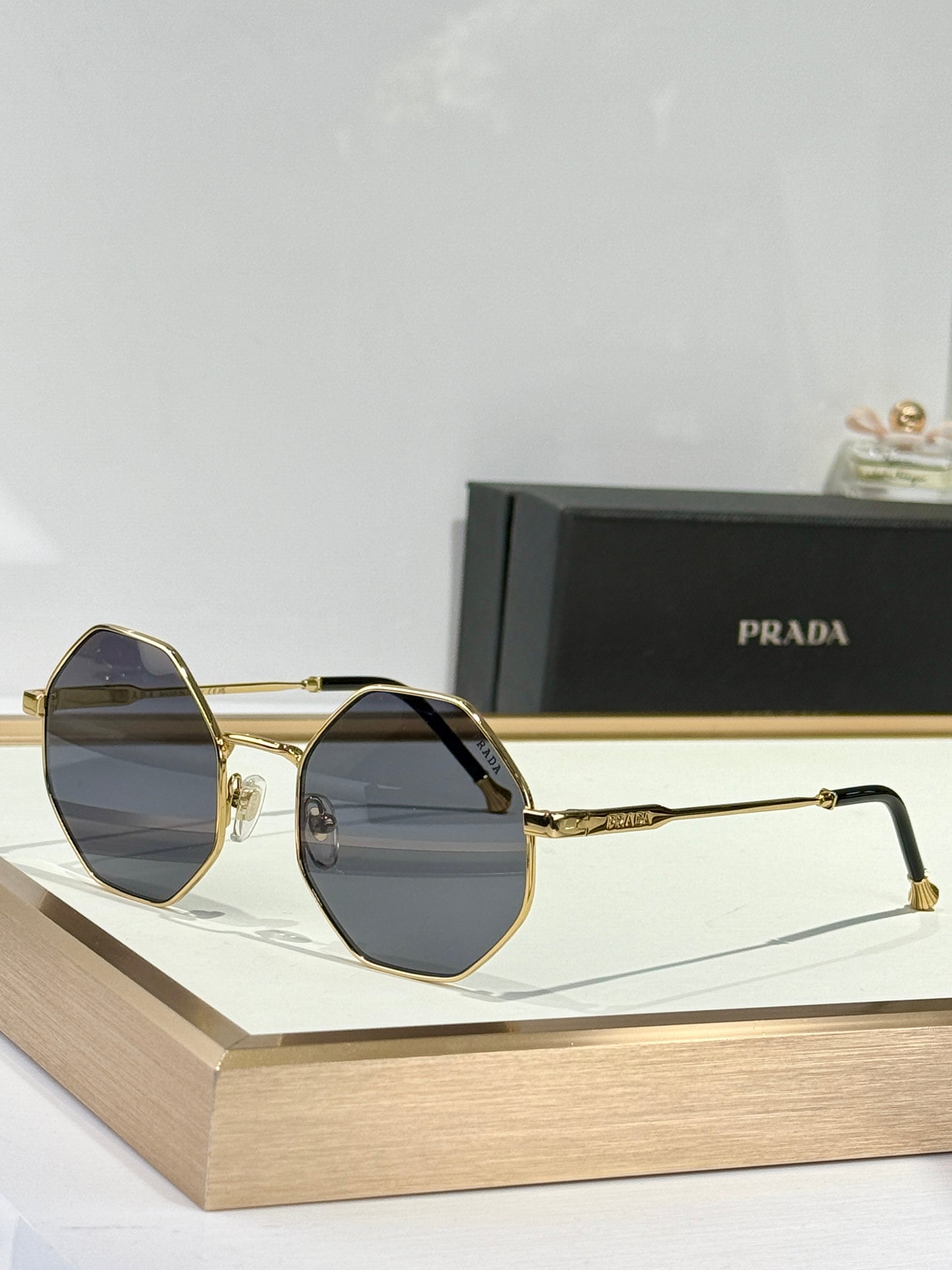Geometric Metal Frame Sunglasses