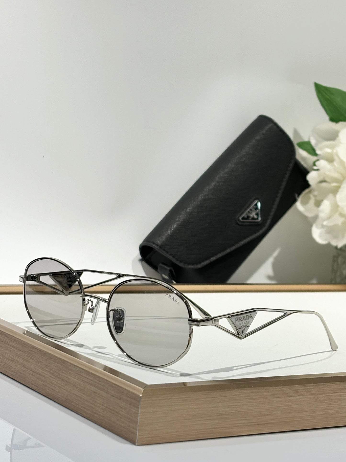 Geometric Metal Eyeglass Frames with Case
