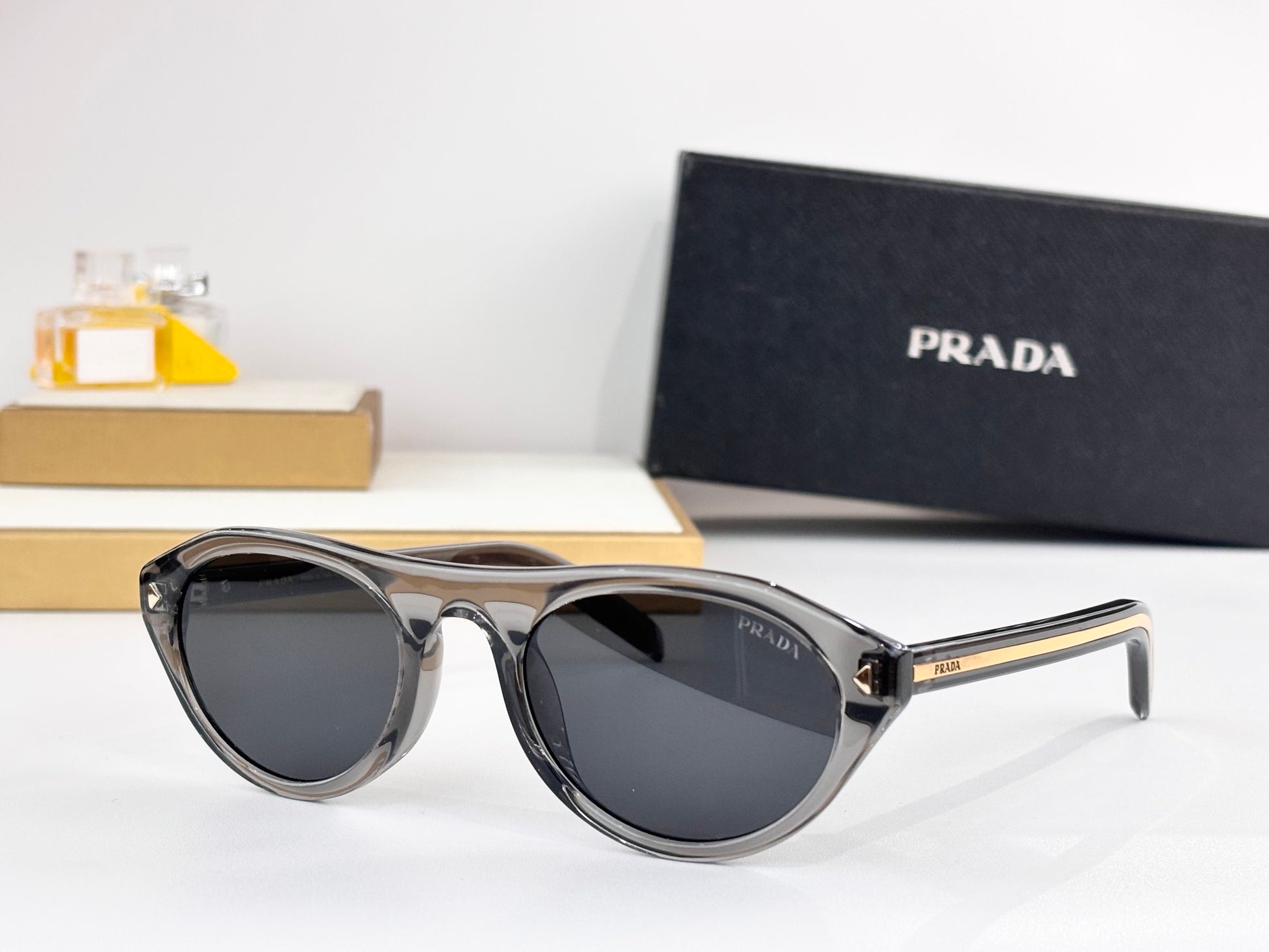 Luxury-Inspired Oval Sunglasses with Transparent Gray Frame