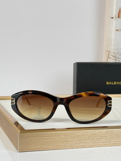 Retro Oval Cat-Eye Tortoiseshell Sunglasses with Gold-Tone Temples