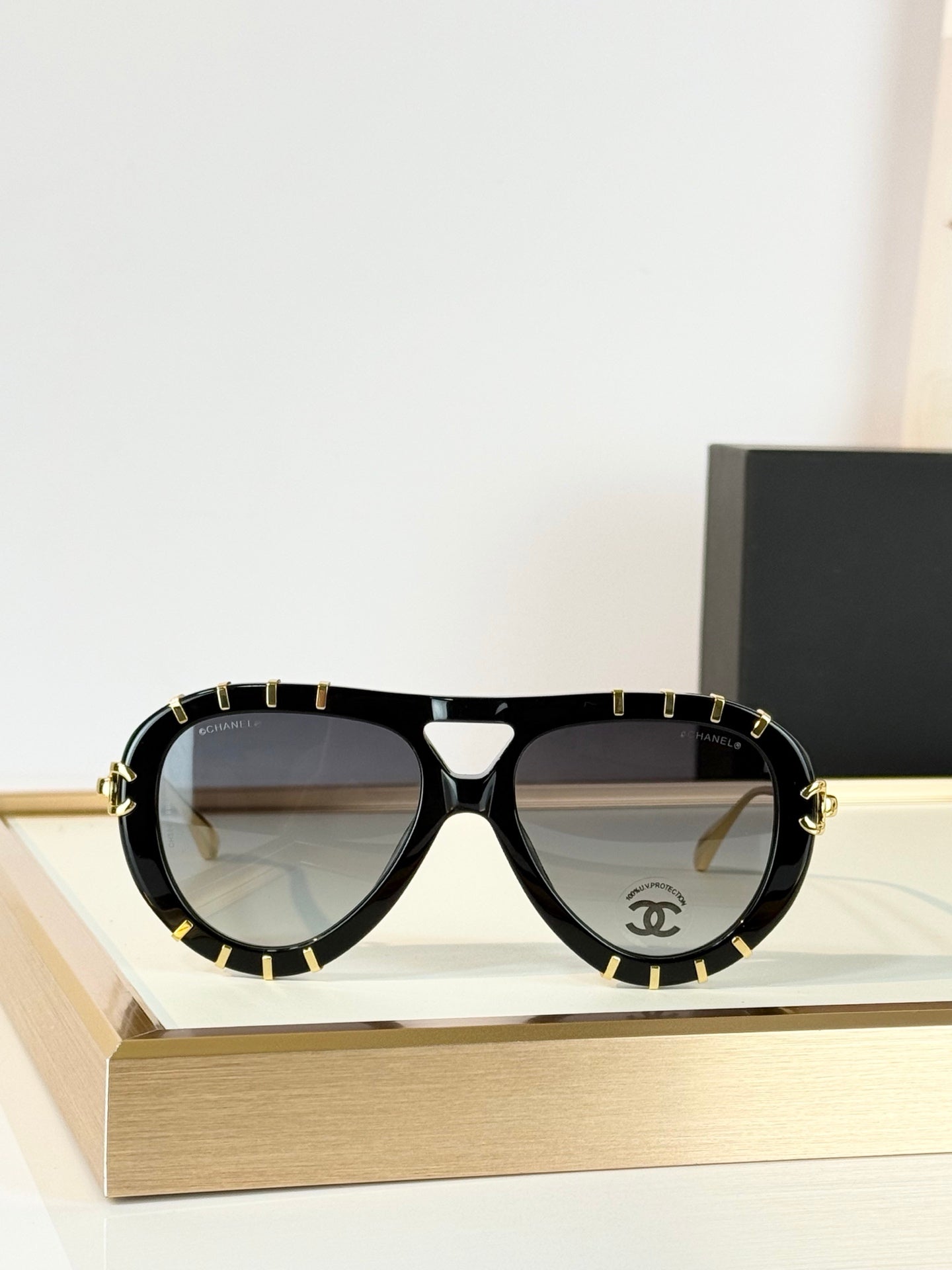 Oversized Pilot Sunglasses with Gold-Tone Accent Details