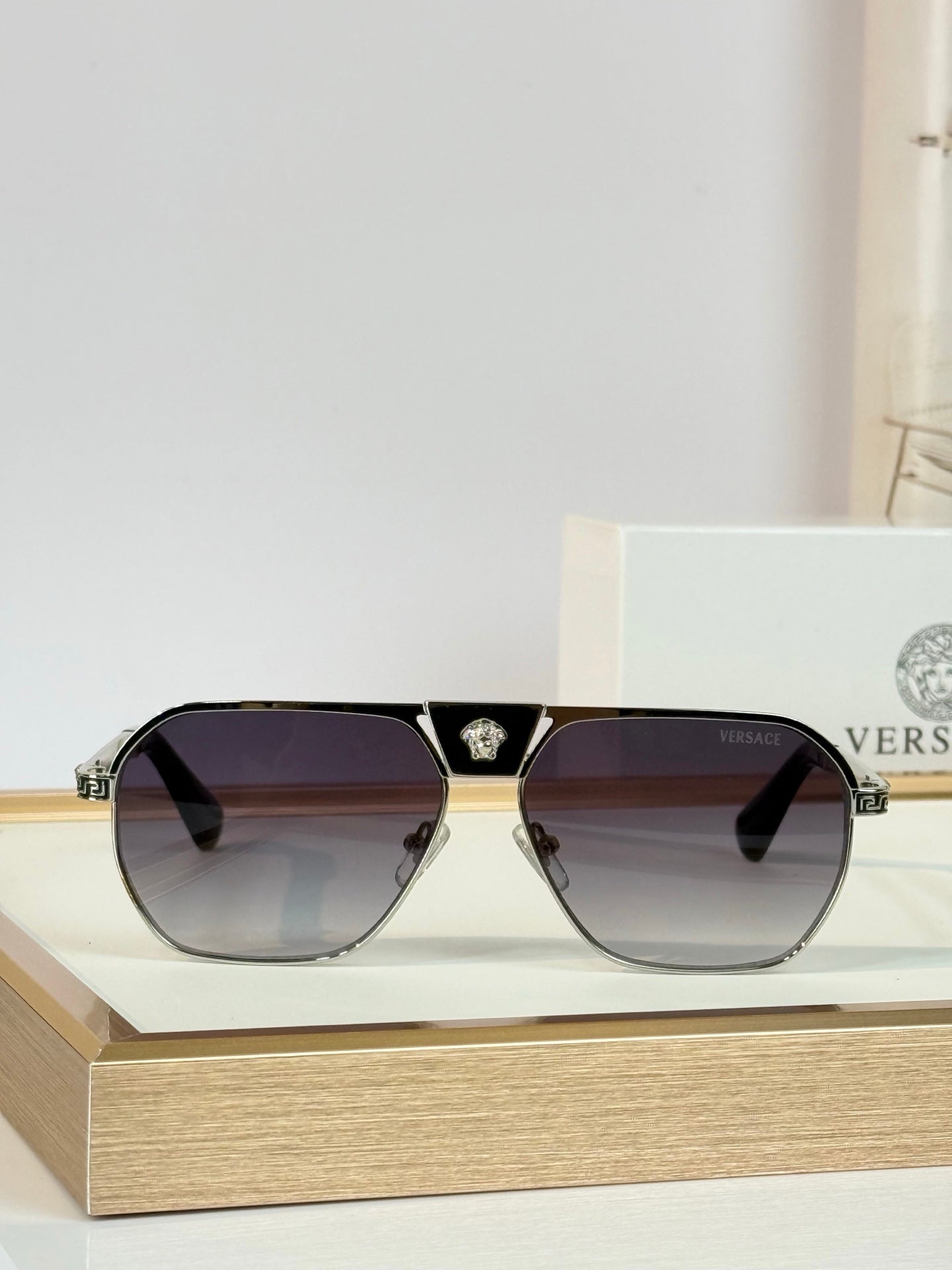 Geometric Aviator Sunglasses with Gradient Lenses