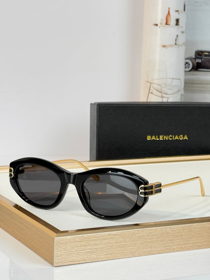 Retro Cat-Eye Sunglasses with Transparent Frame