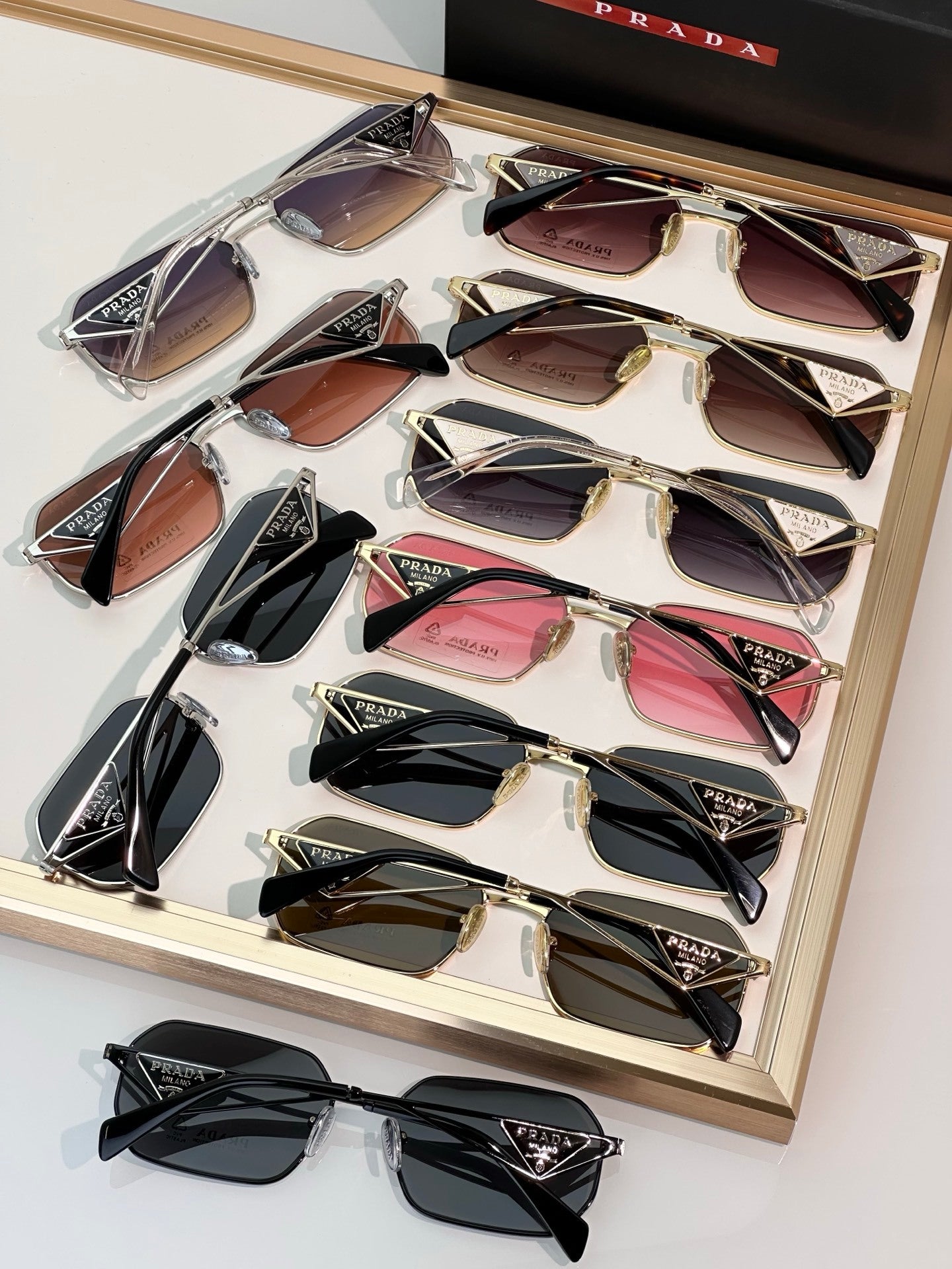 Geometric Metal Frame Sunglasses with Gradient Lenses