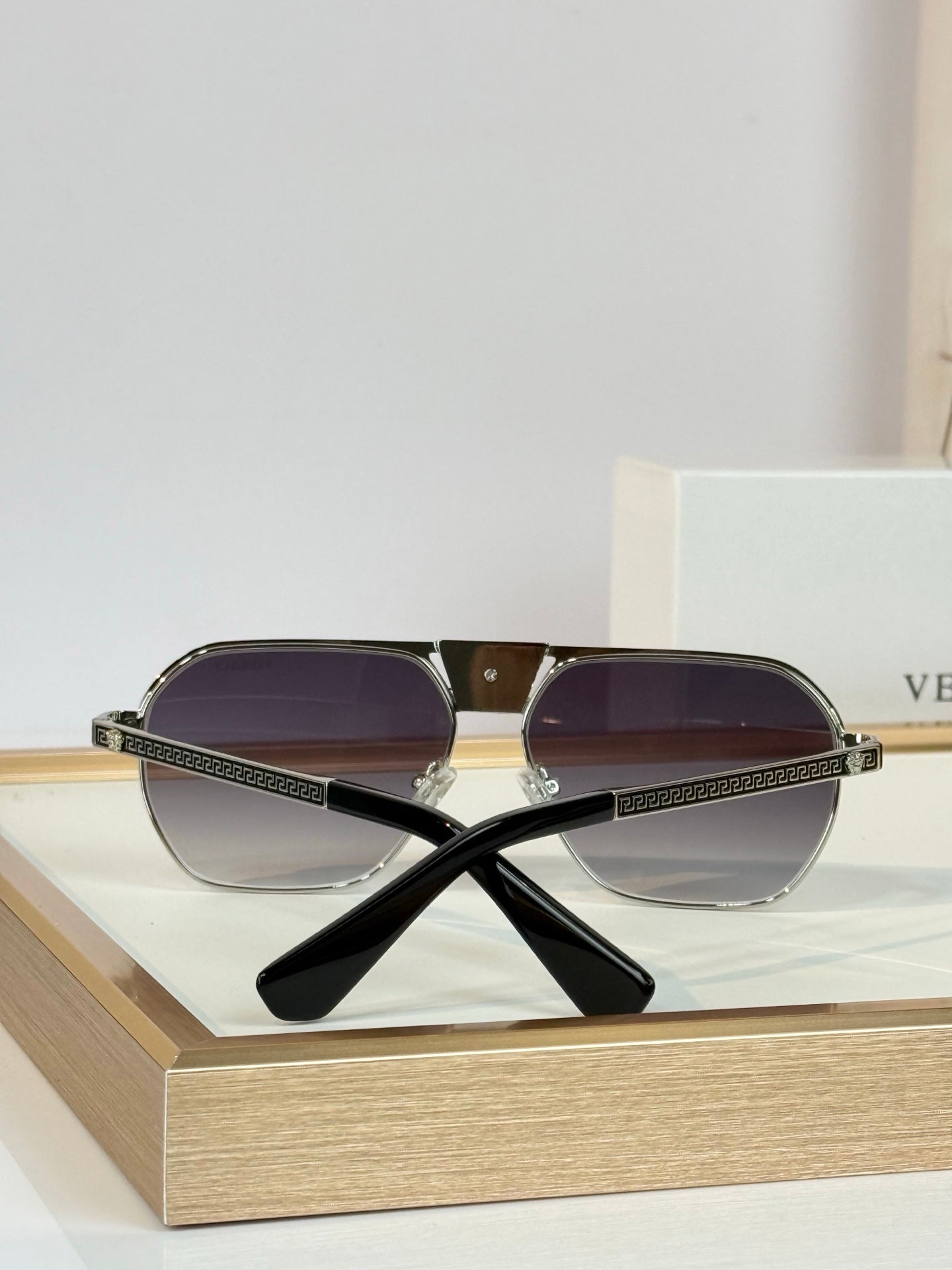 Geometric Aviator Sunglasses with Gradient Lenses