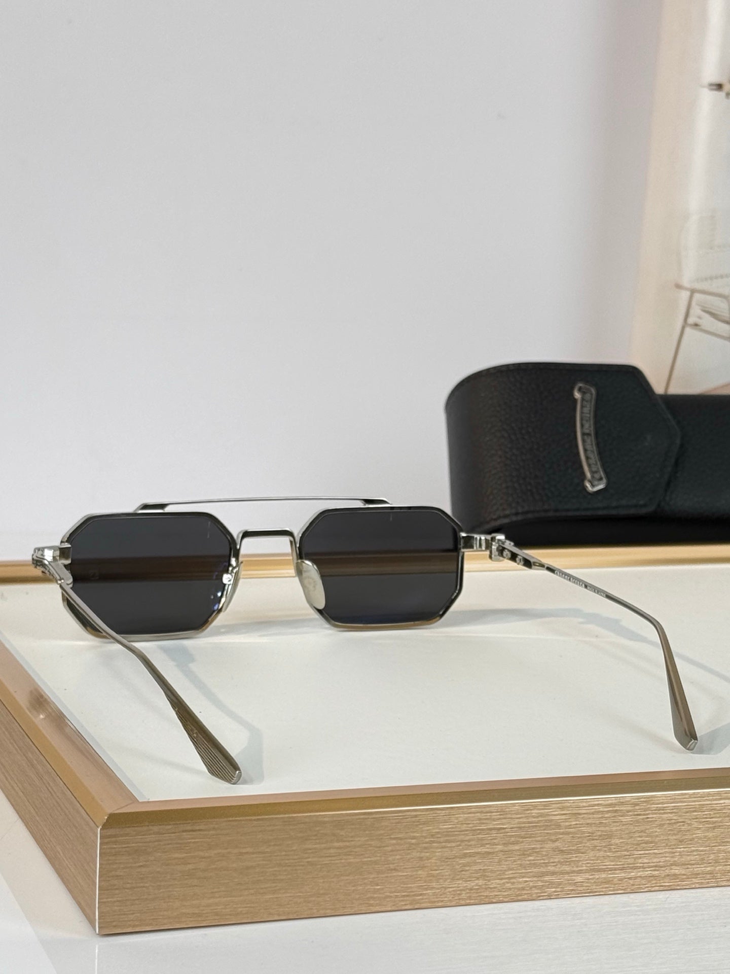 Geometric Metal Frame Sunglasses