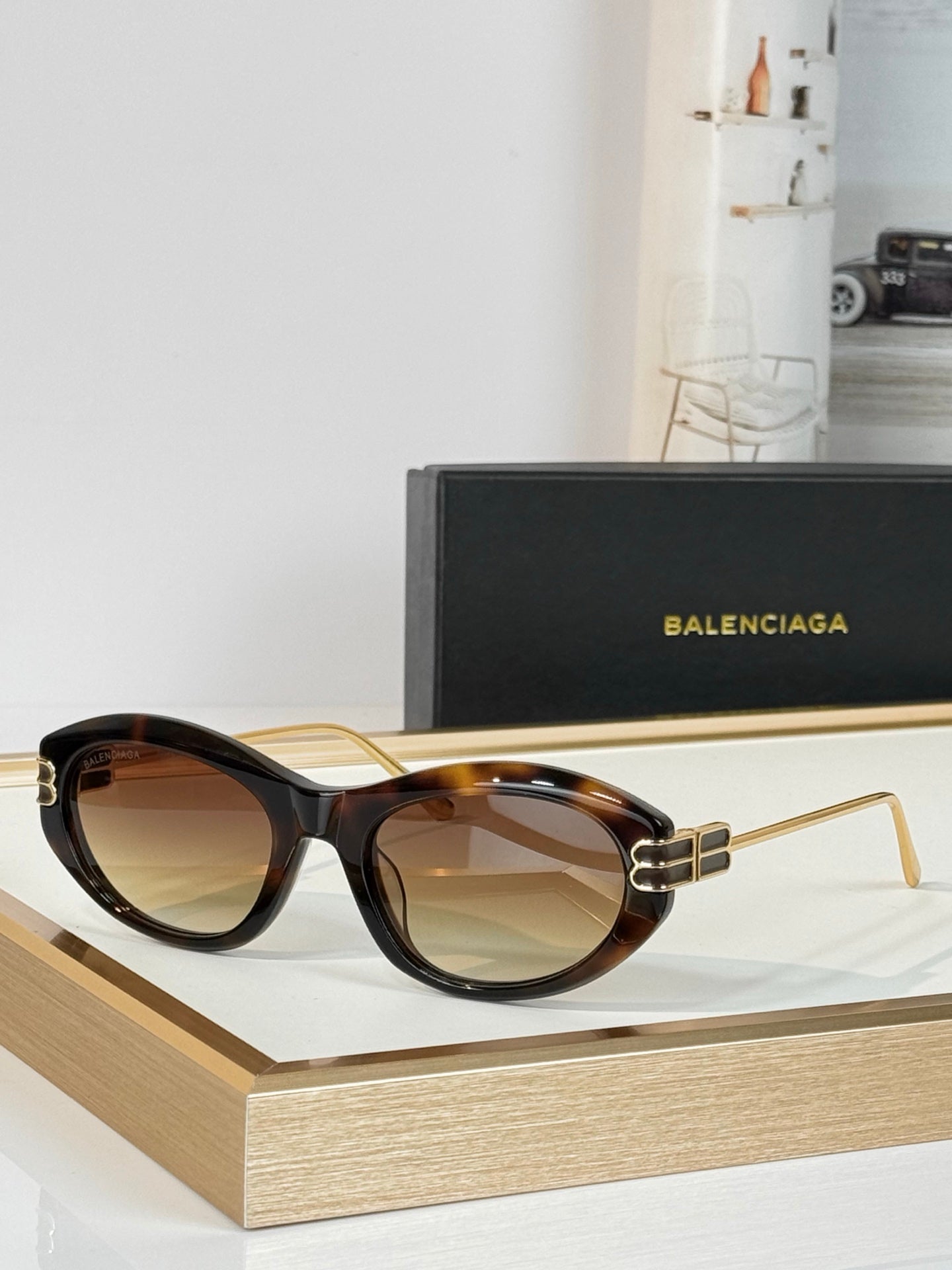 Retro Cat-Eye Sunglasses with Transparent Frame