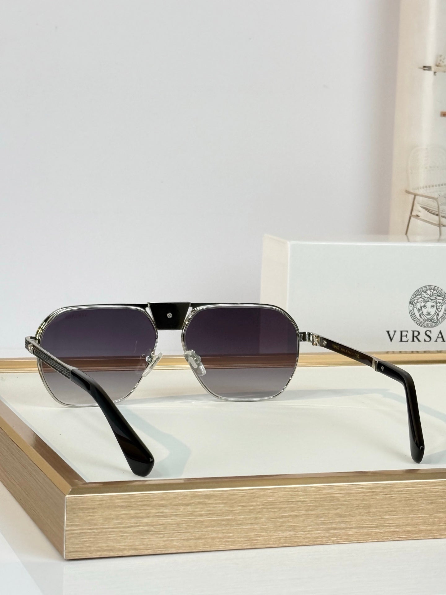 Geometric Aviator Sunglasses with Gradient Lenses