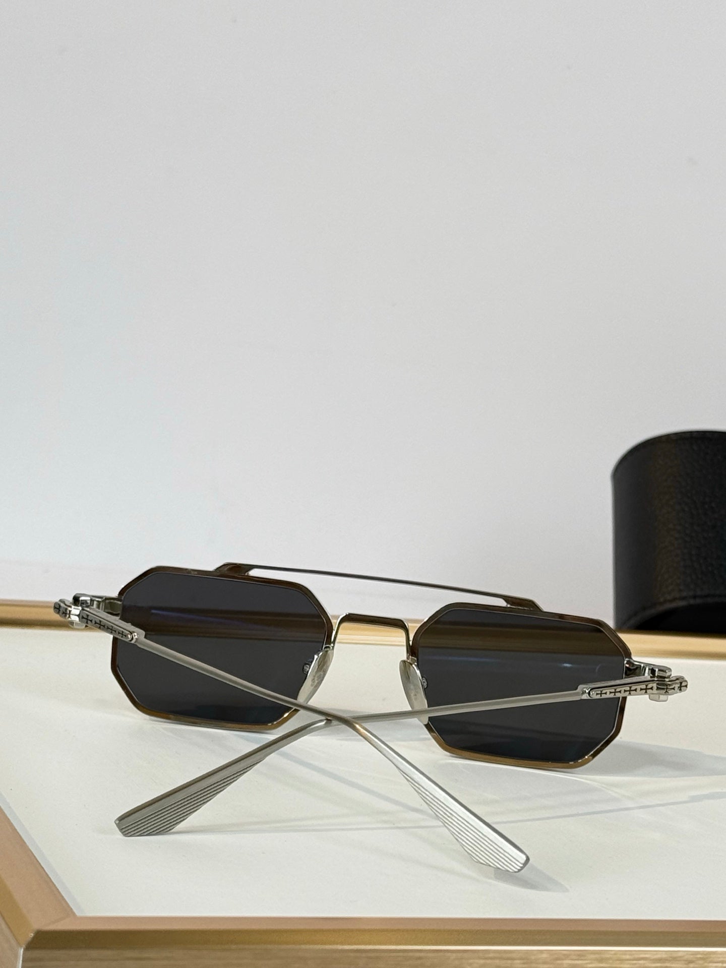 Geometric Metal Frame Sunglasses