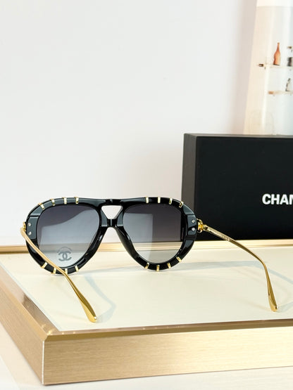 Oversized Pilot Sunglasses with Gold-Tone Accent Details