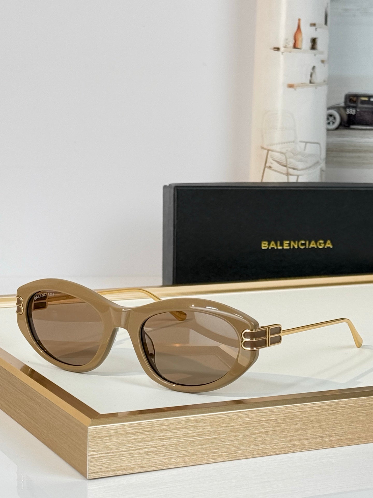 Retro Cat-Eye Sunglasses with Transparent Frame